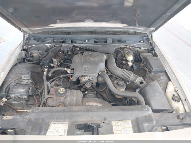 2000 Mercury Grand Marquis Gs მანქანა იყიდება აუქციონზე, vin: 2MEFM74W5YX644966, აუქციონის ნომერი: 45837334