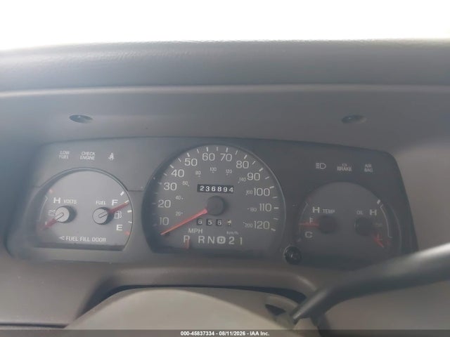 2000 Mercury Grand Marquis Gs მანქანა იყიდება აუქციონზე, vin: 2MEFM74W5YX644966, აუქციონის ნომერი: 45837334