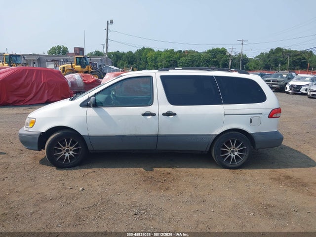 45838028 :رقم المزاد ، 4T3ZF13C62U496518 vin ، 2002 Toyota Sienna Le مزاد بيع