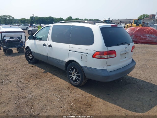 45838028 :رقم المزاد ، 4T3ZF13C62U496518 vin ، 2002 Toyota Sienna Le مزاد بيع