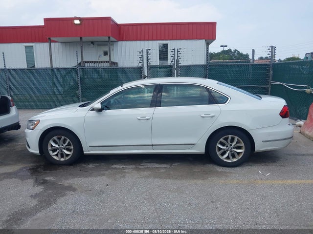 Продажа на аукционе авто 2017 Volkswagen Passat 1.8t S, vin: 1VWAT7A34HC079810, номер лота: 45838186