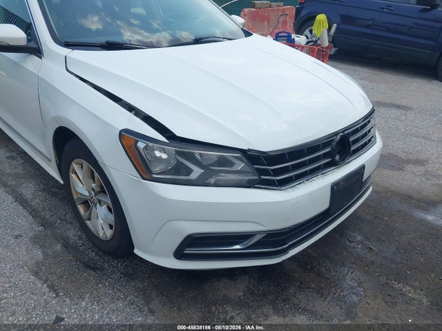 Продажа на аукционе авто 2017 Volkswagen Passat 1.8t S, vin: 1VWAT7A34HC079810, номер лота: 45838186