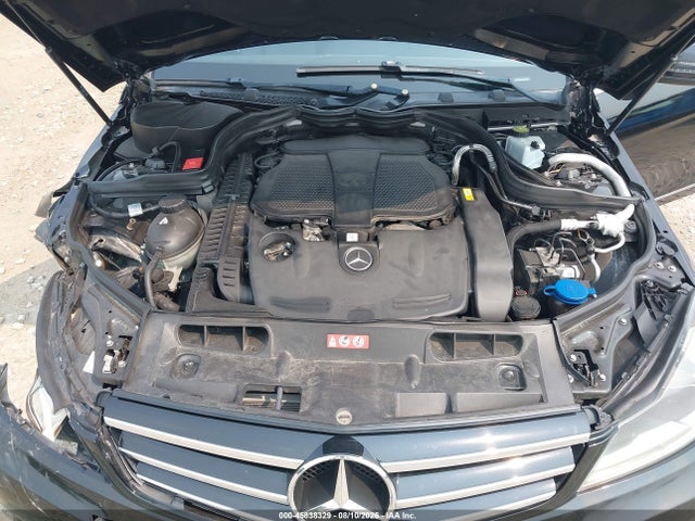 2014 Mercedes-benz C 300 Sport 4matic მანქანა იყიდება აუქციონზე, vin: WDDGF8AB8EA938069, აუქციონის ნომერი: 45838329