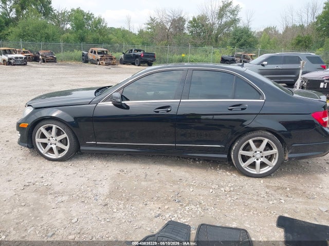 2014 Mercedes-benz C 300 Sport 4matic მანქანა იყიდება აუქციონზე, vin: WDDGF8AB8EA938069, აუქციონის ნომერი: 45838329