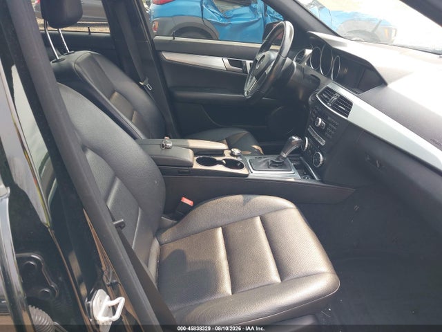 2014 Mercedes-benz C 300 Sport 4matic მანქანა იყიდება აუქციონზე, vin: WDDGF8AB8EA938069, აუქციონის ნომერი: 45838329