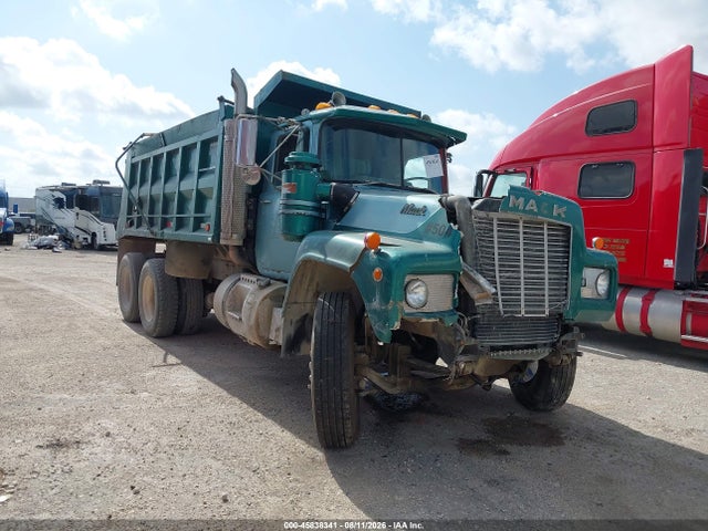 45838341 :رقم المزاد ، 1M2N187Y3KW027590 vin ، 1989 Mack 600 R600 مزاد بيع