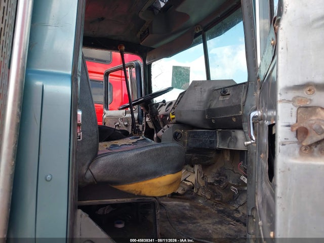 45838341 :رقم المزاد ، 1M2N187Y3KW027590 vin ، 1989 Mack 600 R600 مزاد بيع