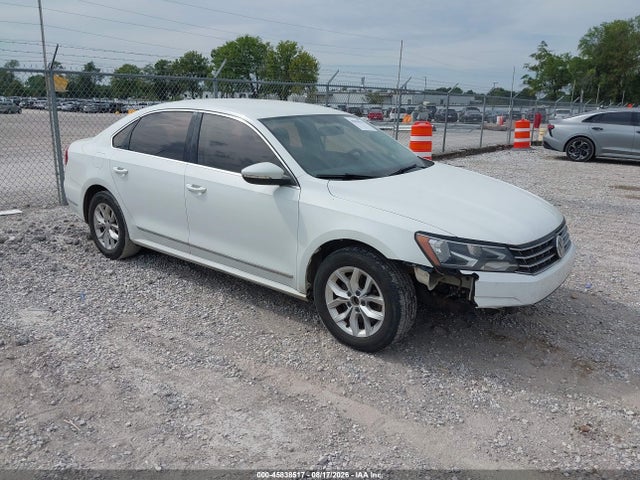 Volkswagen Passat 1.8t S 2017 1VWAT7A33HC004435 головне зображення