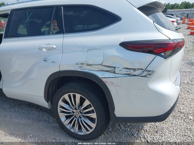 Toyota Highlander Hybrid Platinum 2026 5TDEBRCH9TS703958 Image 18