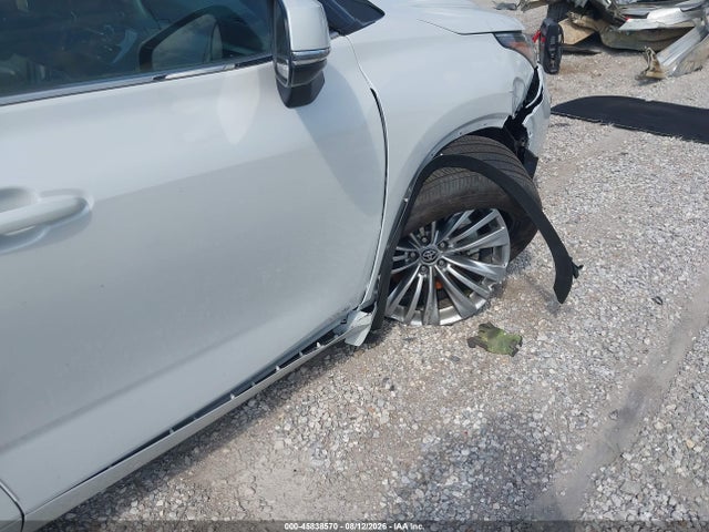 Toyota Highlander Hybrid Platinum 2026 5TDEBRCH9TS703958 Image 19