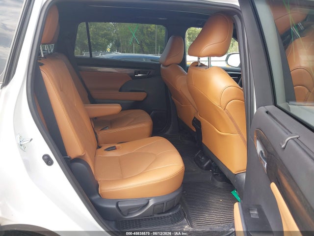 Toyota Highlander Hybrid Platinum 2026 5TDEBRCH9TS703958 Image 8