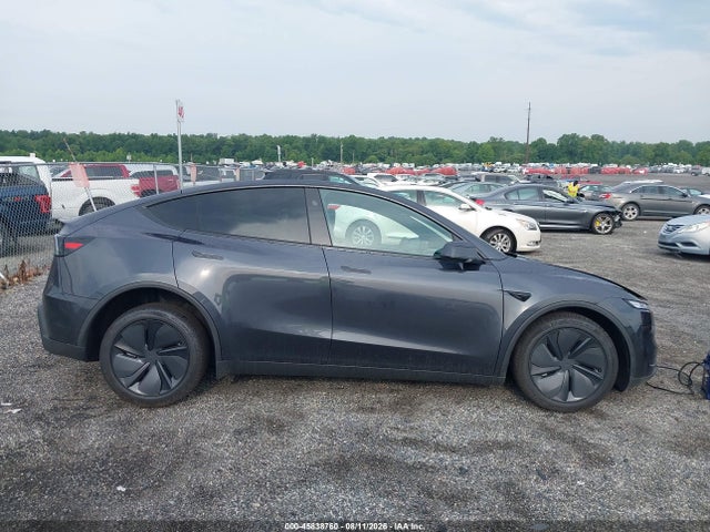 Tesla Model Y 2026 7SAYGDED2TF585965 Image 13