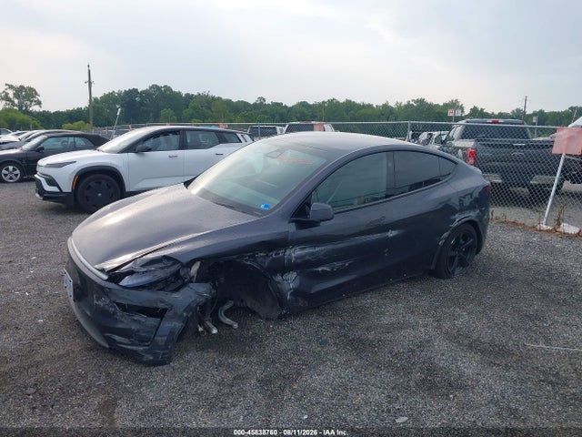 Tesla Model Y 2026 7SAYGDED2TF585965 Image 2