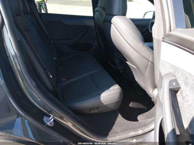 Tesla Model Y 2026 7SAYGDED2TF585965 Image 8
