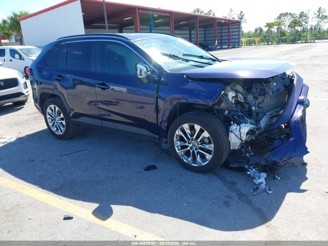 Продажа на аукционе авто 2021 Toyota Rav4 Xle Premium, vin: 2T3C1RFV4MW158201, номер лота: 45839187