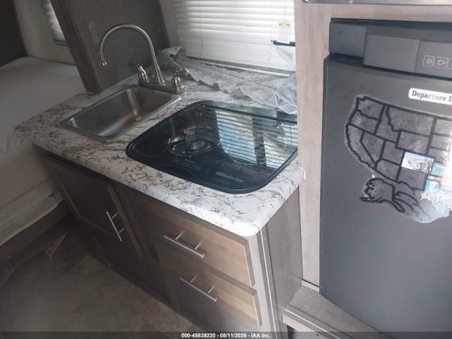 45839220 :رقم المزاد ، 4X4TRPT14HL016643 vin ، 2017 Forest River Rpod Travel Trailer مزاد بيع