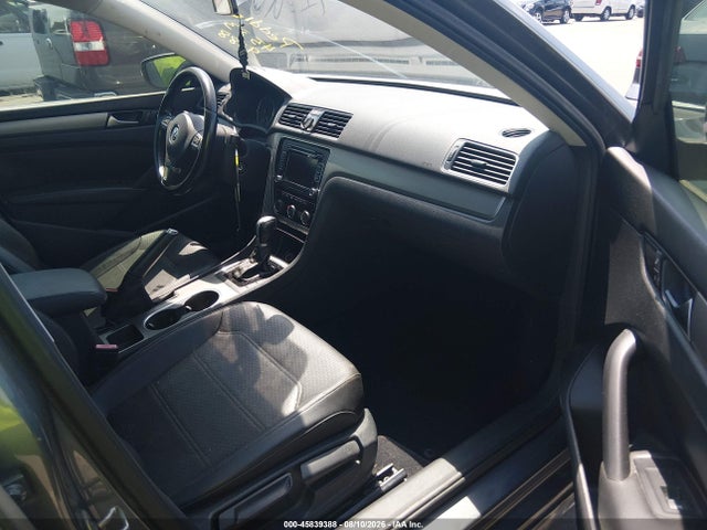 2015 Volkswagen Passat 1.8t Se მანქანა იყიდება აუქციონზე, vin: 1VWBT7A31FC014110, აუქციონის ნომერი: 45839388