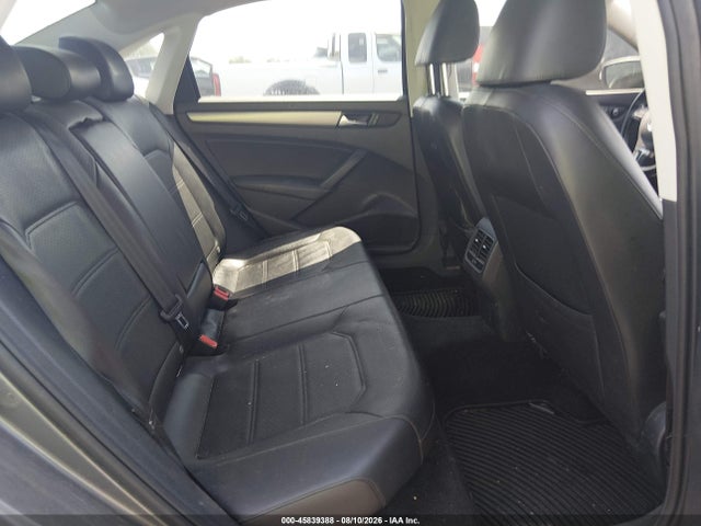 2015 Volkswagen Passat 1.8t Se მანქანა იყიდება აუქციონზე, vin: 1VWBT7A31FC014110, აუქციონის ნომერი: 45839388