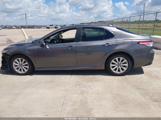 45839683 :رقم المزاد ، 4T1B11HK7KU813151 vin ، 2019 Toyota Camry Le مزاد بيع