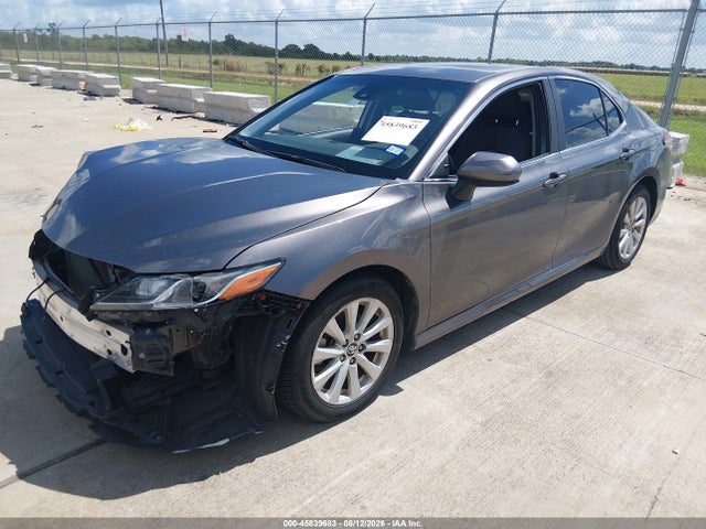 45839683 :رقم المزاد ، 4T1B11HK7KU813151 vin ، 2019 Toyota Camry Le مزاد بيع