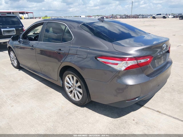 45839683 :رقم المزاد ، 4T1B11HK7KU813151 vin ، 2019 Toyota Camry Le مزاد بيع