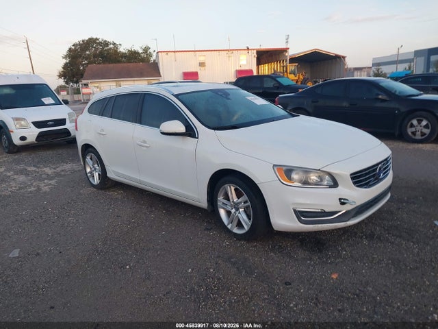45839917 :رقم المزاد ، YV140MEB5F1213574 vin ، 2015 Volvo V60 T5 Premier مزاد بيع
