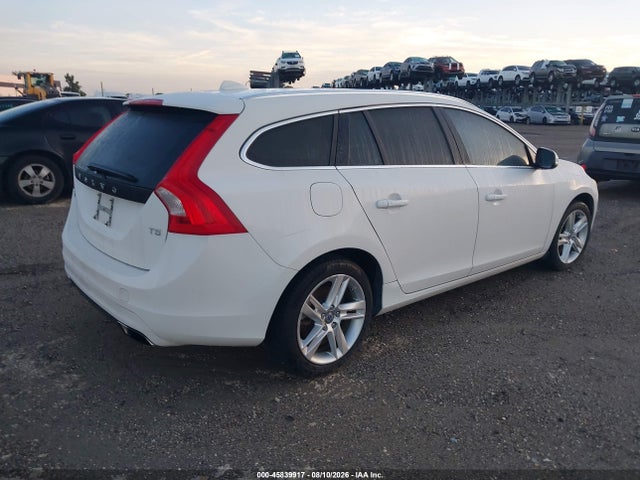 45839917 :رقم المزاد ، YV140MEB5F1213574 vin ، 2015 Volvo V60 T5 Premier مزاد بيع