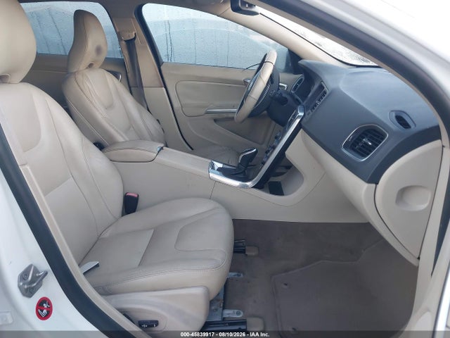 45839917 :رقم المزاد ، YV140MEB5F1213574 vin ، 2015 Volvo V60 T5 Premier مزاد بيع