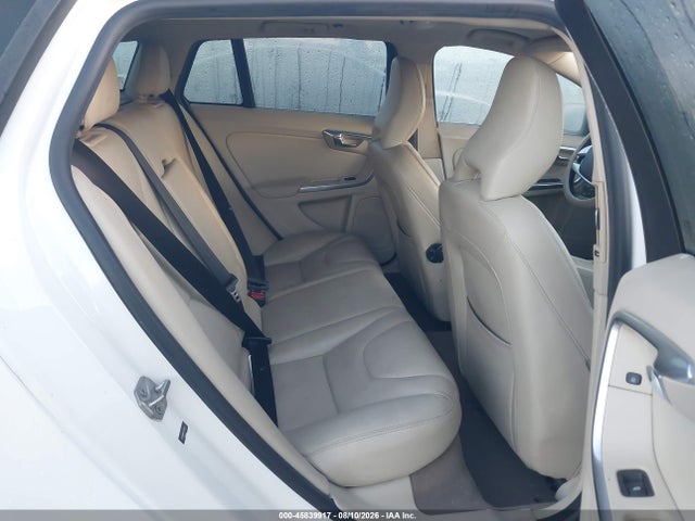 45839917 :رقم المزاد ، YV140MEB5F1213574 vin ، 2015 Volvo V60 T5 Premier مزاد بيع