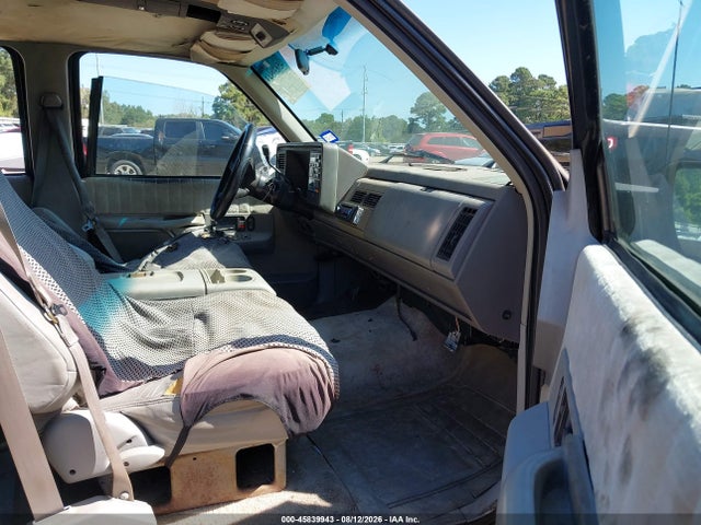 1994 Gmc Suburban C1500 მანქანა იყიდება აუქციონზე, vin: 1GKEC16K0RJ745418, აუქციონის ნომერი: 45839943