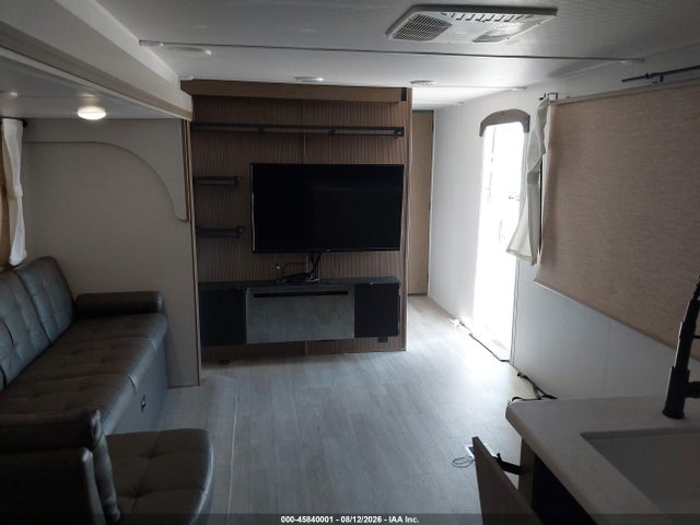 Продажа на аукционе авто 2025 Forest River Wildwood 27rk, vin: 4X4TWDC26SA281910, номер лота: 45840001