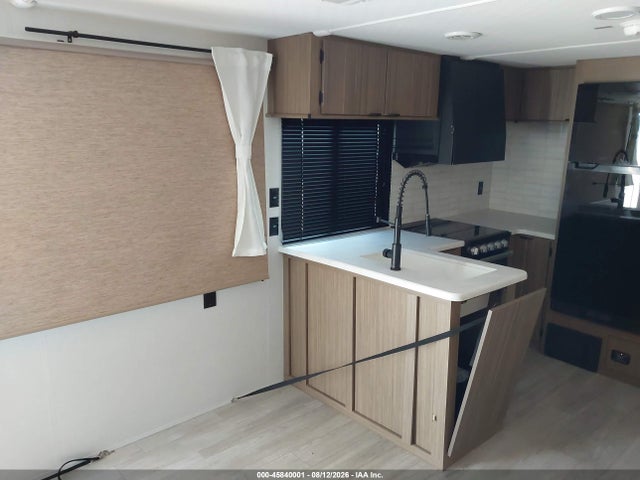 Продажа на аукционе авто 2025 Forest River Wildwood 27rk, vin: 4X4TWDC26SA281910, номер лота: 45840001