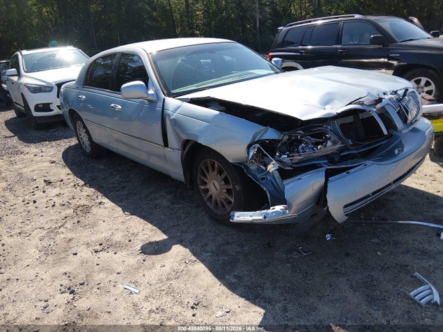 2007 Lincoln Town Car Signature მანქანა იყიდება აუქციონზე, vin: 1LNHM81V27Y604446, აუქციონის ნომერი: 45840095
