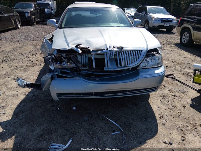2007 Lincoln Town Car Signature მანქანა იყიდება აუქციონზე, vin: 1LNHM81V27Y604446, აუქციონის ნომერი: 45840095