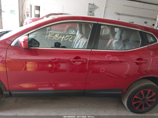 45840225 :رقم المزاد ، JN1BJ1CR1JW267431 vin ، 2018 Nissan Rogue Sport S مزاد بيع