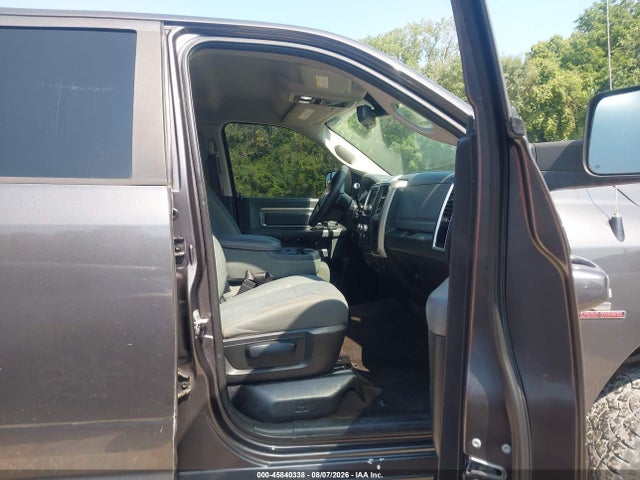 45840338 :رقم المزاد ، 3C6UR5DL5FG610609 vin ، 2015 Ram 2500 Slt مزاد بيع
