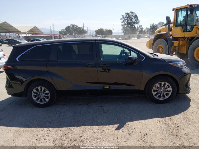 Toyota SIENNA LE 2022 5TDKRKEC6NS123982 Image 13