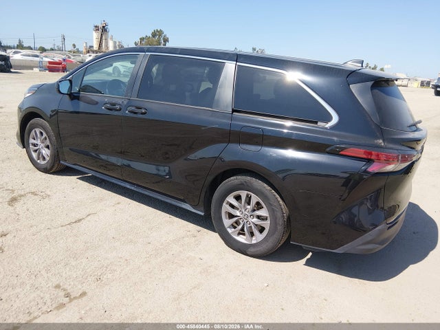 Toyota SIENNA LE 2022 5TDKRKEC6NS123982 Image 3