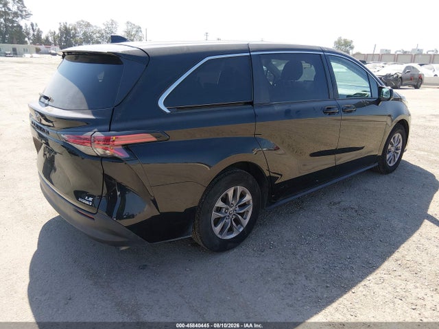 Toyota SIENNA LE 2022 5TDKRKEC6NS123982 Image 4