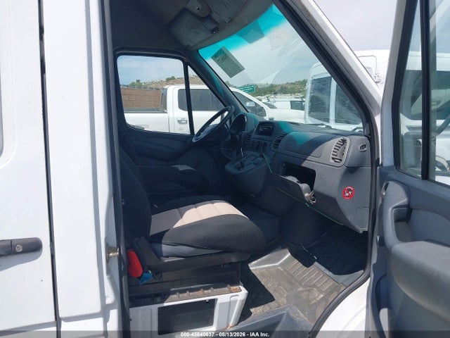 2004 Dodge Sprinter Van 2500 მანქანა იყიდება აუქციონზე, vin: WD2PD644445655112, აუქციონის ნომერი: 45840637