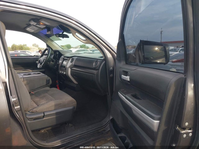 5TFDY5F19JX717190 Toyota Tundra Sr5 5.7l V8
