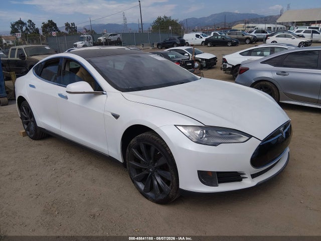 2013 Tesla Model S მანქანა იყიდება აუქციონზე, vin: 5YJSA1CN9DFP23016, აუქციონის ნომერი: 45841188
