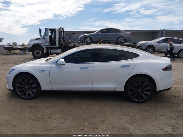 45841188 :رقم المزاد ، 5YJSA1CN9DFP23016 vin ، 2013 Tesla Model S مزاد بيع