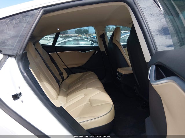 45841188 :رقم المزاد ، 5YJSA1CN9DFP23016 vin ، 2013 Tesla Model S مزاد بيع