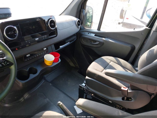 45841314 :رقم المزاد ، W1Z4KGHY4ST217204 vin ، 2025 Mercedes-benz Sprinter 2500 High Roof 4-cyl Diesel مزاد بيع