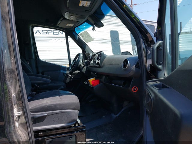 45841314 :رقم المزاد ، W1Z4KGHY4ST217204 vin ، 2025 Mercedes-benz Sprinter 2500 High Roof 4-cyl Diesel مزاد بيع