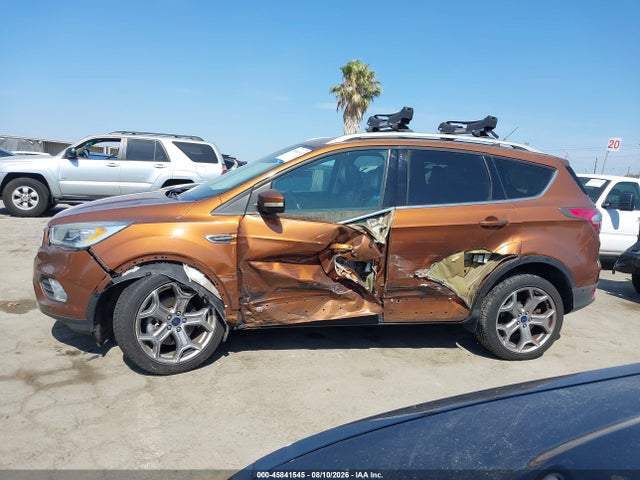 1FMCU9J99HUA10707 Ford Escape Titanium