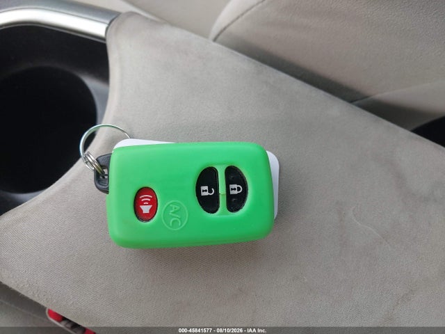 Продажа на аукционе авто 2013 Toyota Prius Two, vin: JTDKN3DU8D5651314, номер лота: 45841577