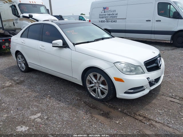 Продажа на аукционе авто 2013 Mercedes-benz C 300 Luxury 4matic, vin: WDDGF8AB3DG072115, номер лота: 45841581