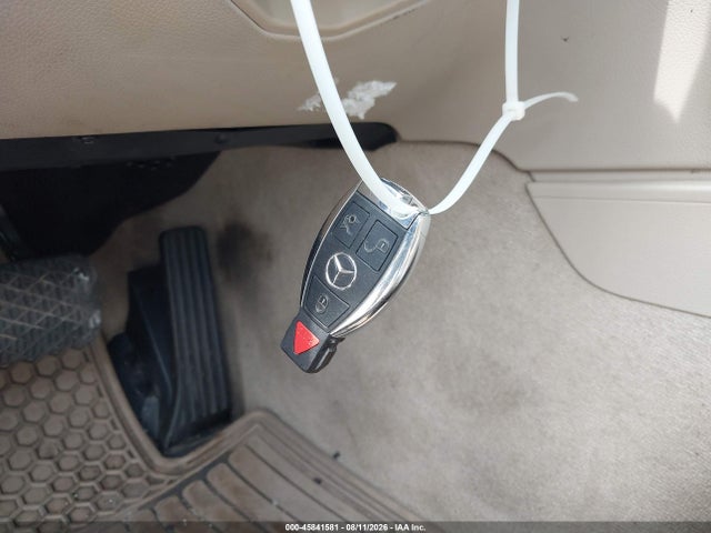 2013 Mercedes-benz C 300 Luxury 4matic მანქანა იყიდება აუქციონზე, vin: WDDGF8AB3DG072115, აუქციონის ნომერი: 45841581